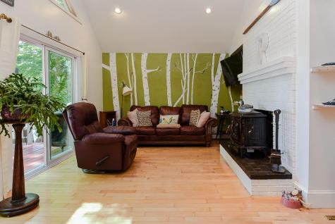 8 Cardinal Lane Poland ME 04274