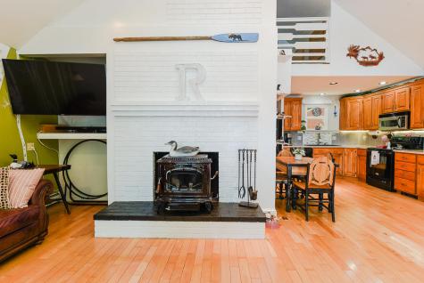8 Cardinal Lane Poland ME 04274