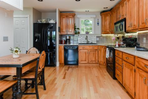 8 Cardinal Lane Poland ME 04274