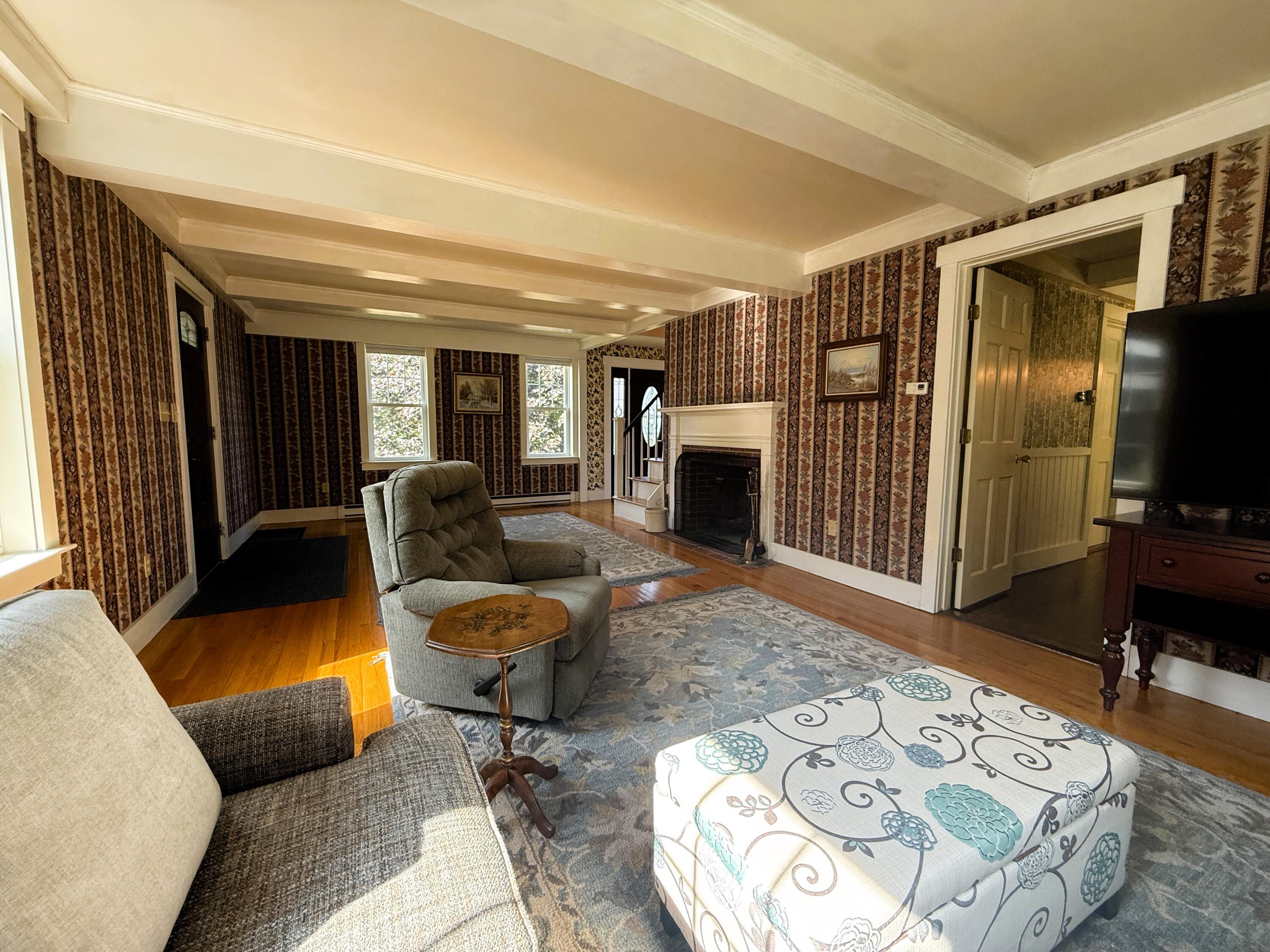 445 Manktown Road Waldoboro ME 04572