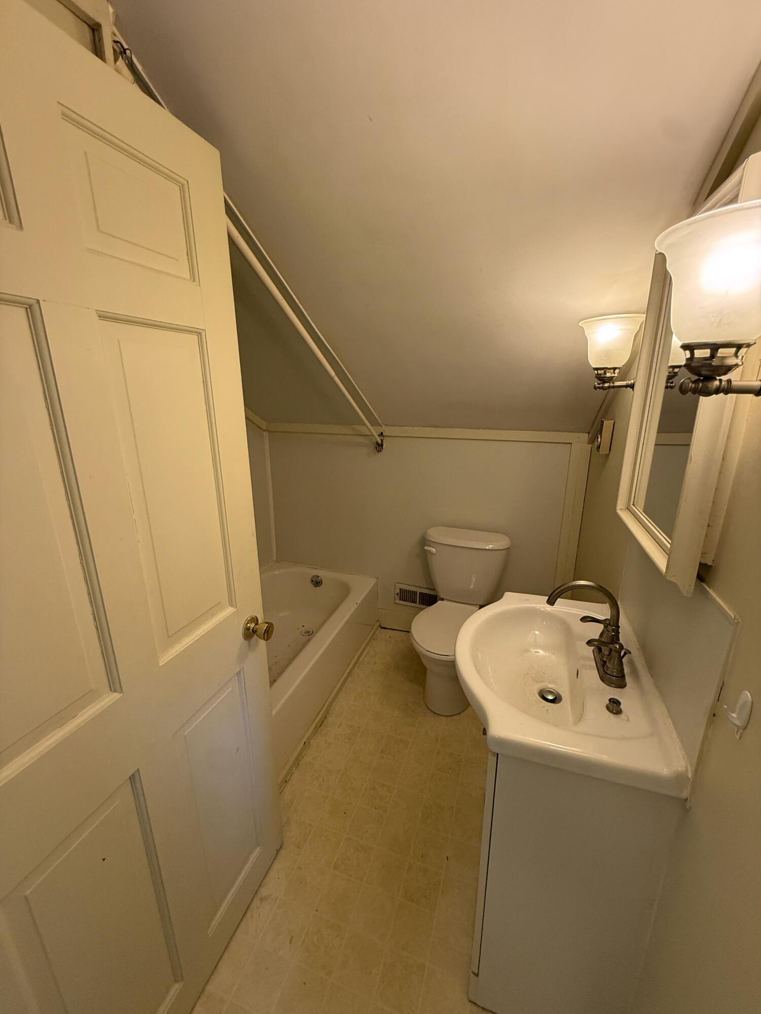 445 Manktown Road Waldoboro ME 04572