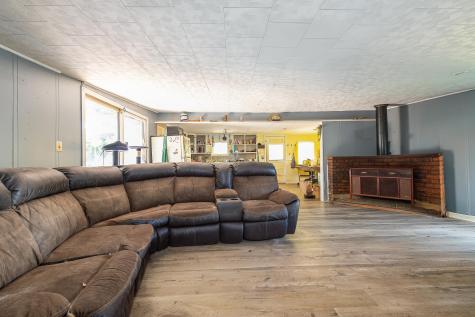 23 Osgood Avenue Mexico ME 04257