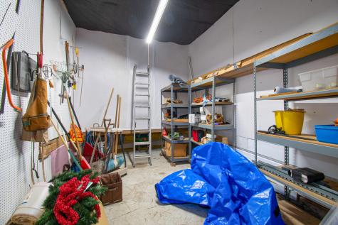 8 Littlefield Road Auburn ME 04210