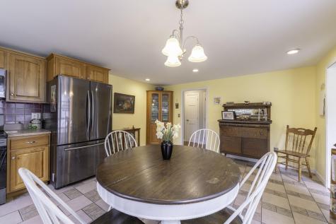 7 Salmon Run Raymond ME 04071