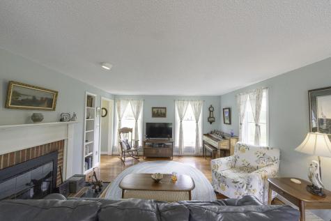 7 Salmon Run Raymond ME 04071