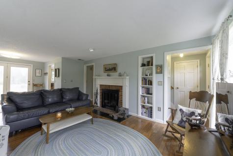 7 Salmon Run Raymond ME 04071