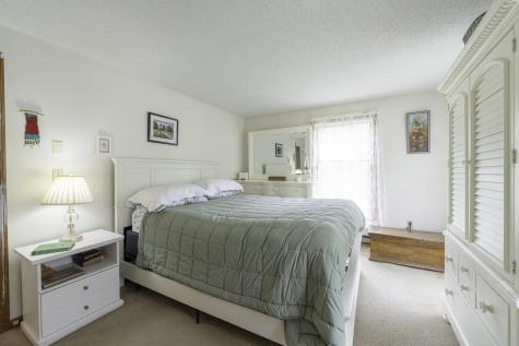 7 Salmon Run Raymond ME 04071