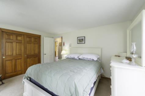 7 Salmon Run Raymond ME 04071