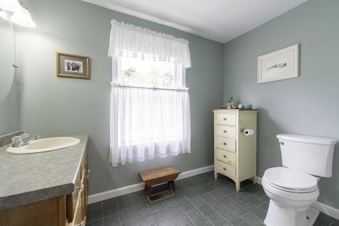 7 Salmon Run Raymond ME 04071