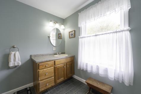 7 Salmon Run Raymond ME 04071