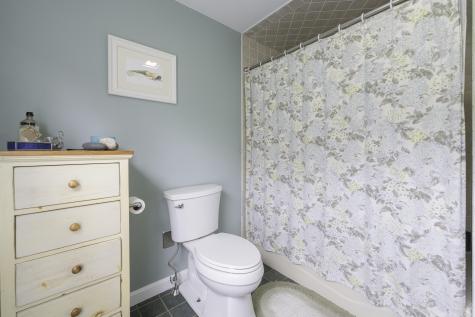 7 Salmon Run Raymond ME 04071