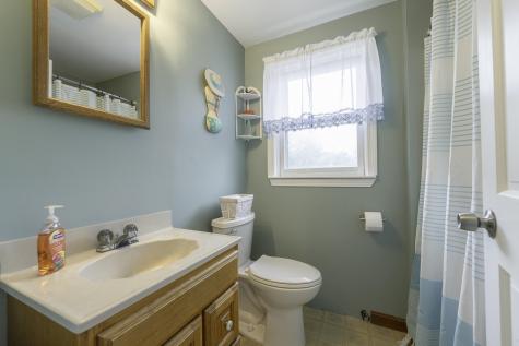 7 Salmon Run Raymond ME 04071