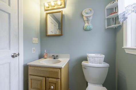 7 Salmon Run Raymond ME 04071