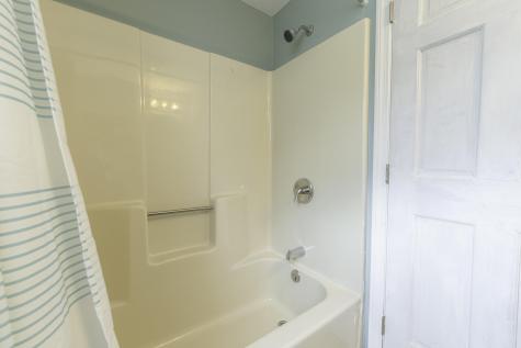 7 Salmon Run Raymond ME 04071