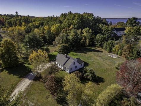 7 Salmon Run Raymond ME 04071