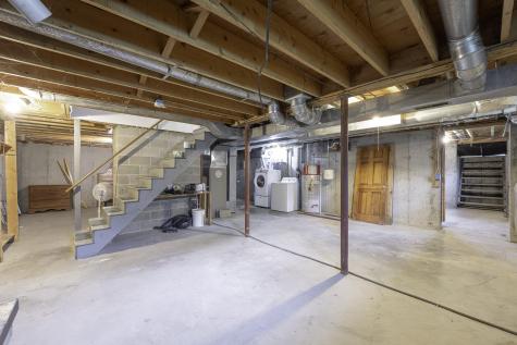 7 Salmon Run Raymond ME 04071