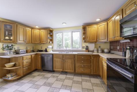 7 Salmon Run Raymond ME 04071