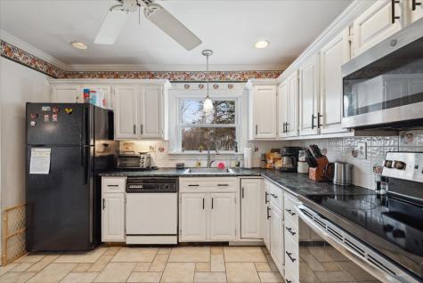 18 Wiseman Street Newport ME 04953