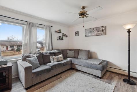 18 Wiseman Street Newport ME 04953