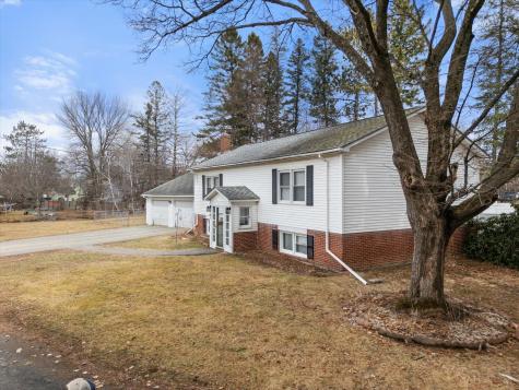 18 Wiseman Street Newport ME 04953