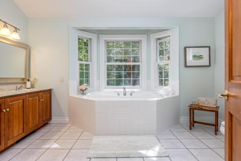 148 Hunter Way Falmouth ME 04105