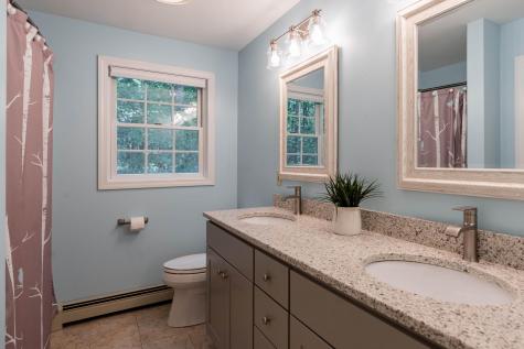 44 Middle Road Falmouth ME 04105