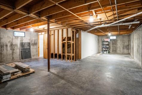 44 Middle Road Falmouth ME 04105