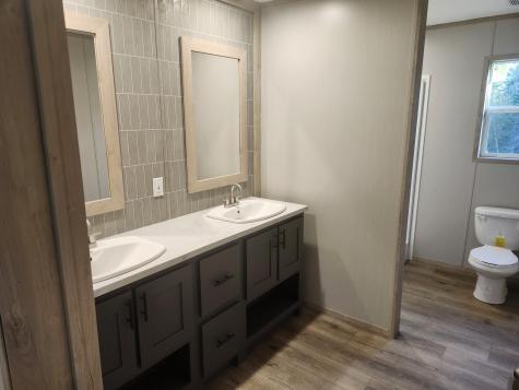 2 Gunners Way Dresden ME 04342