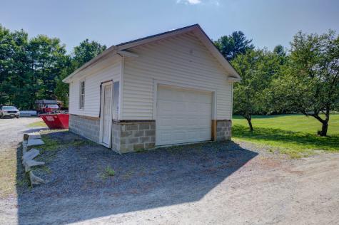 32 Roddy Lane Readfield ME 04355