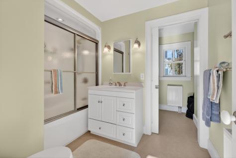 18 Portland Street Yarmouth ME 04096