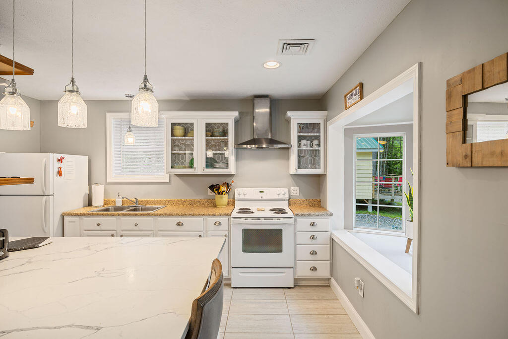 24 Dragon Back Road Naples ME 04055