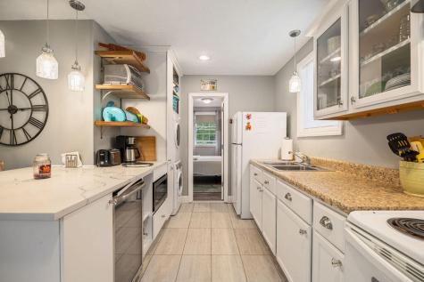 24 Dragon Back Road Naples ME 04055