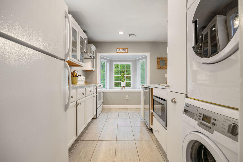 24 Dragon Back Road Naples ME 04055