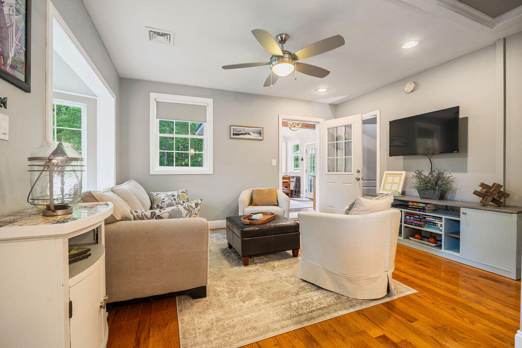 24 Dragon Back Road Naples ME 04055