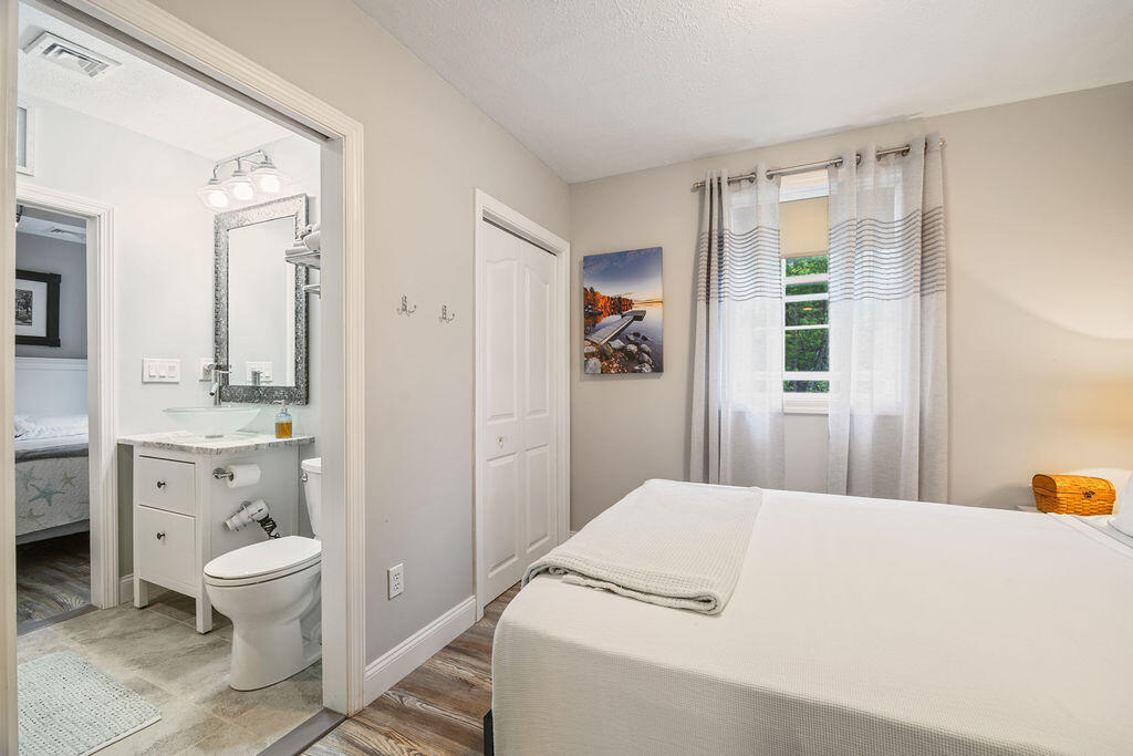 24 Dragon Back Road Naples ME 04055