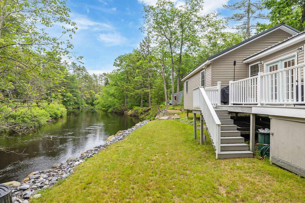 24 Dragon Back Road Naples ME 04055