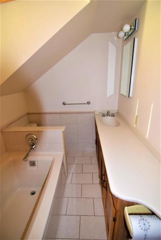 16 Beacon Avenue Auburn ME 04210