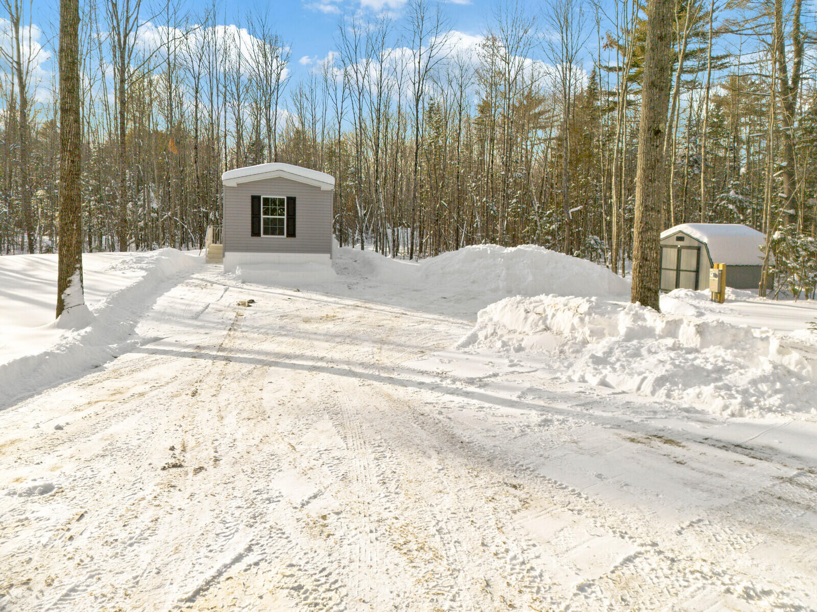 642 Hanson Road China ME 04358