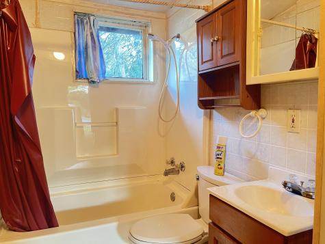 15 Sterling Road Auburn ME 04210