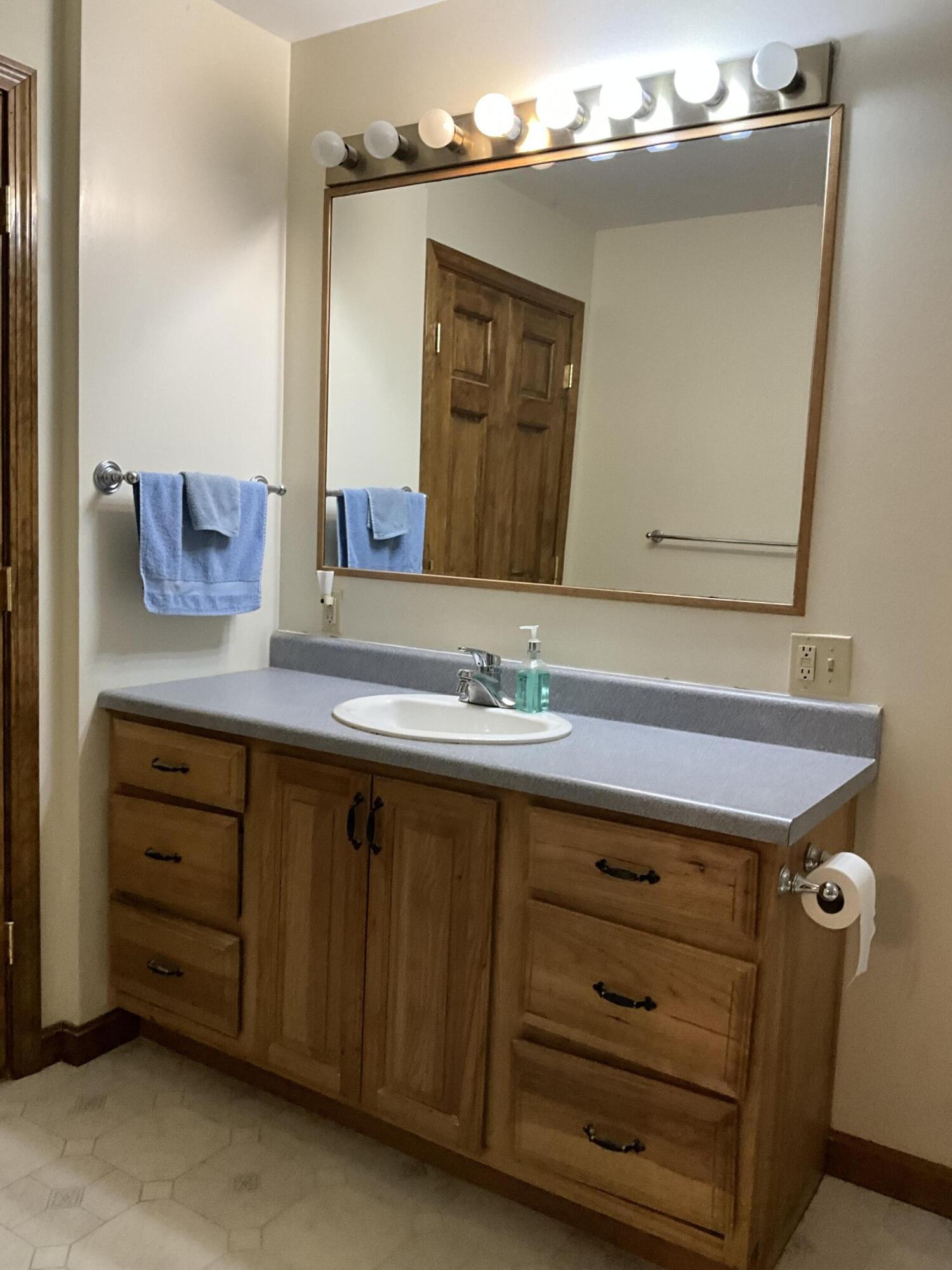 8 Cross Road Road Bradley ME 04411