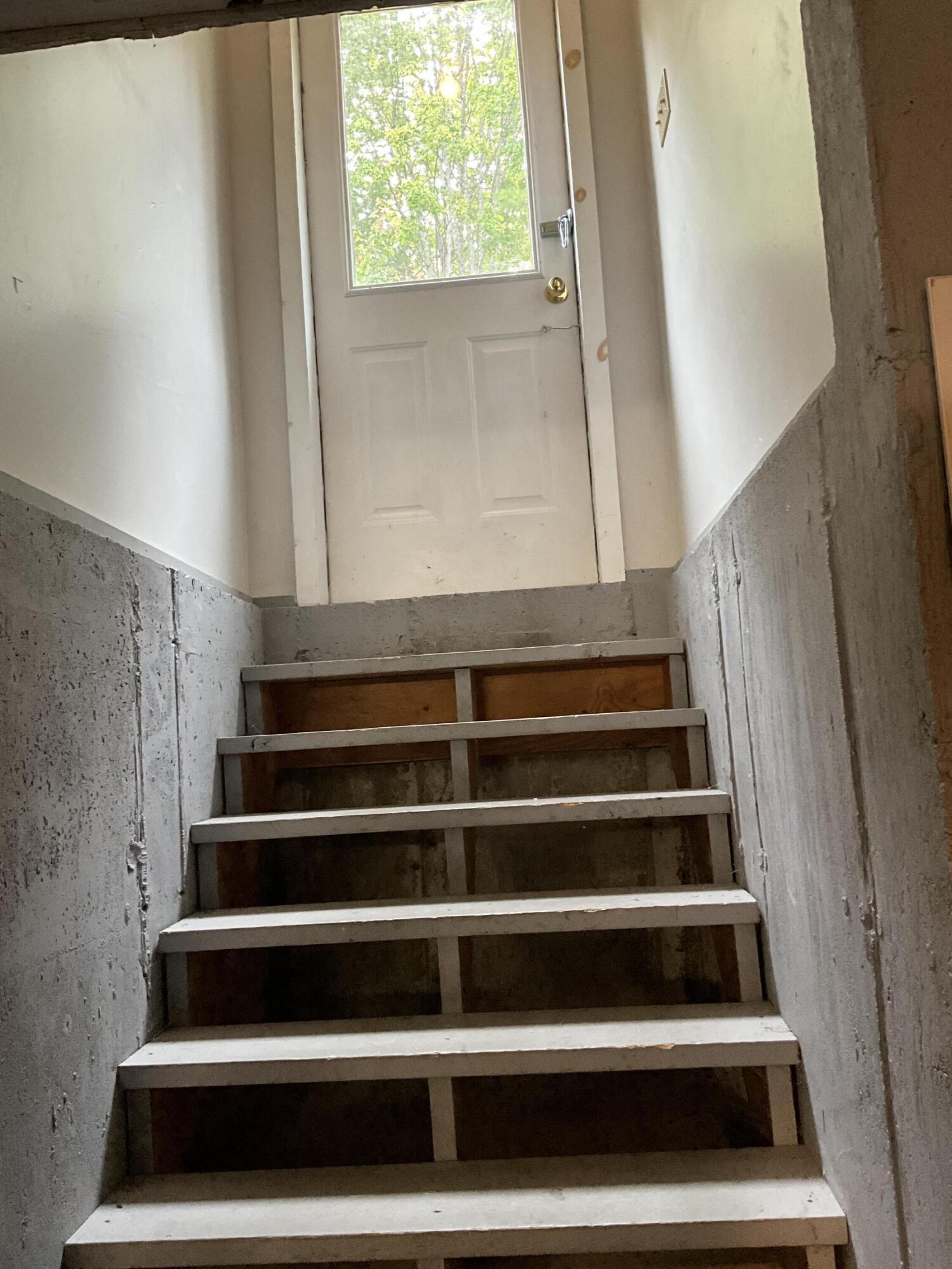 8 Cross Road Road Bradley ME 04411