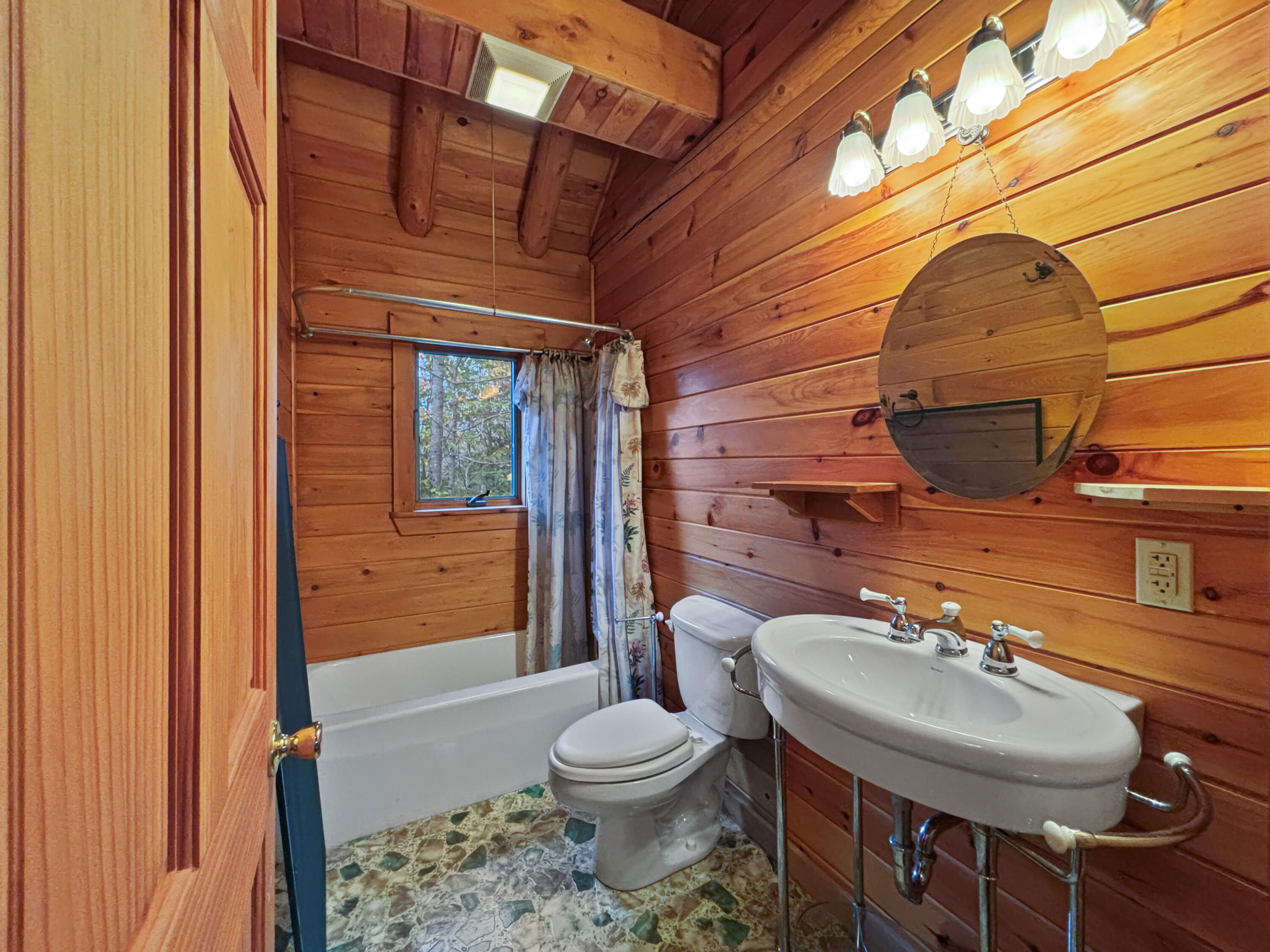 17 Klimavicz Road Dover-foxcroft ME 04426