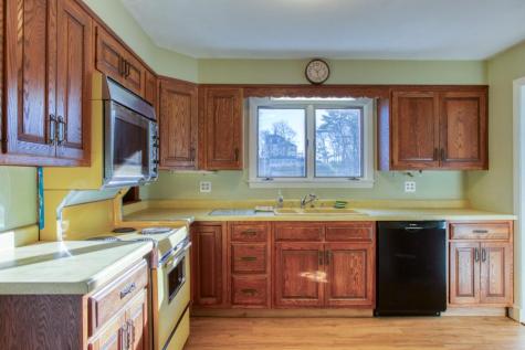 35 Howard Street Boothbay Harbor ME 04538