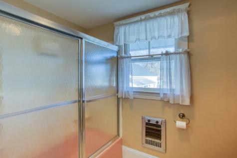 35 Howard Street Boothbay Harbor ME 04538