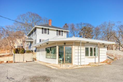 35 Howard Street Boothbay Harbor ME 04538