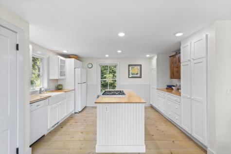 15 Doshen Place Penobscot ME 04476