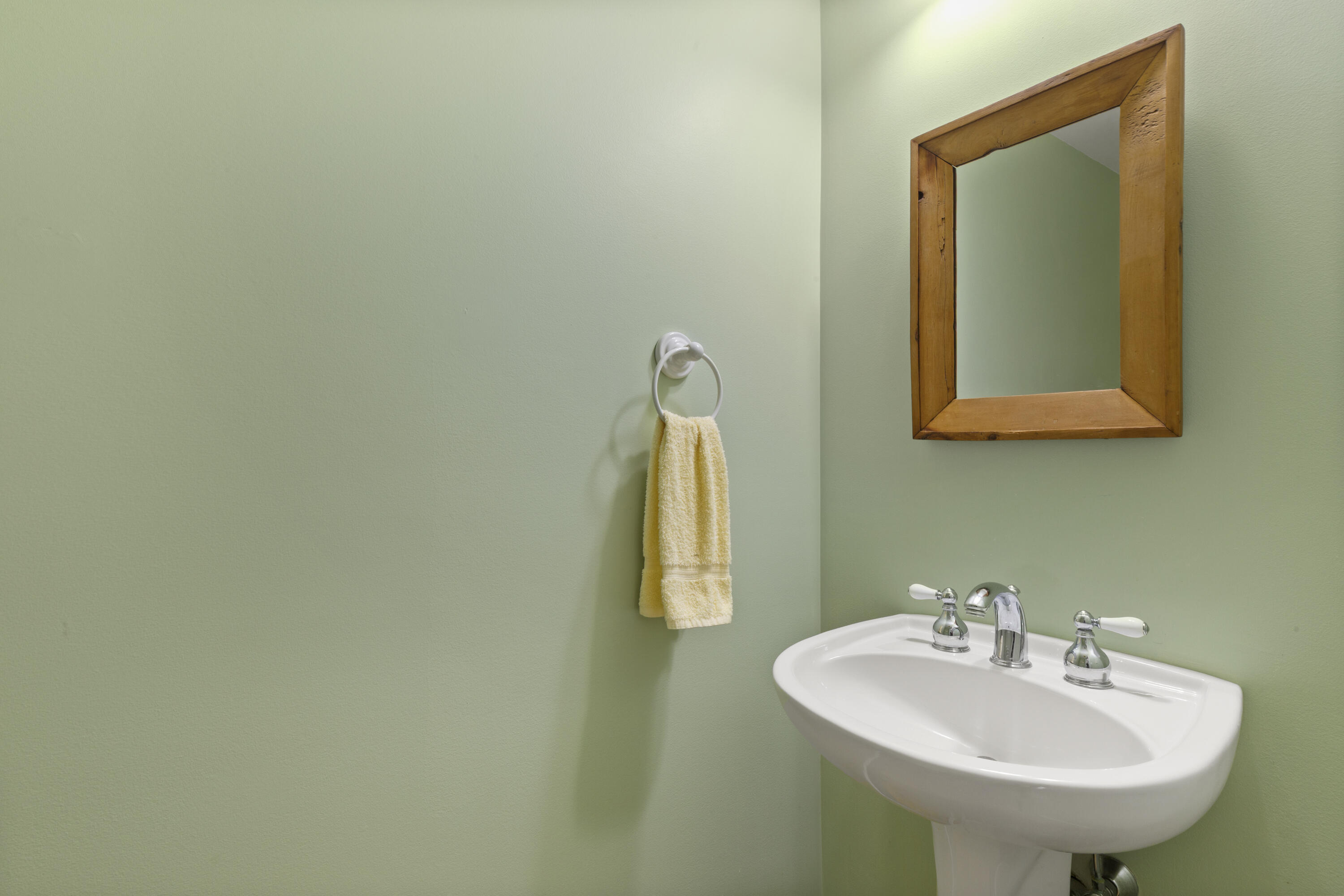 15 Doshen Place Penobscot ME 04476