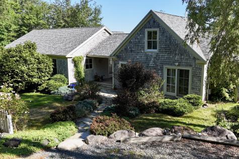 15 Doshen Place Penobscot ME 04476