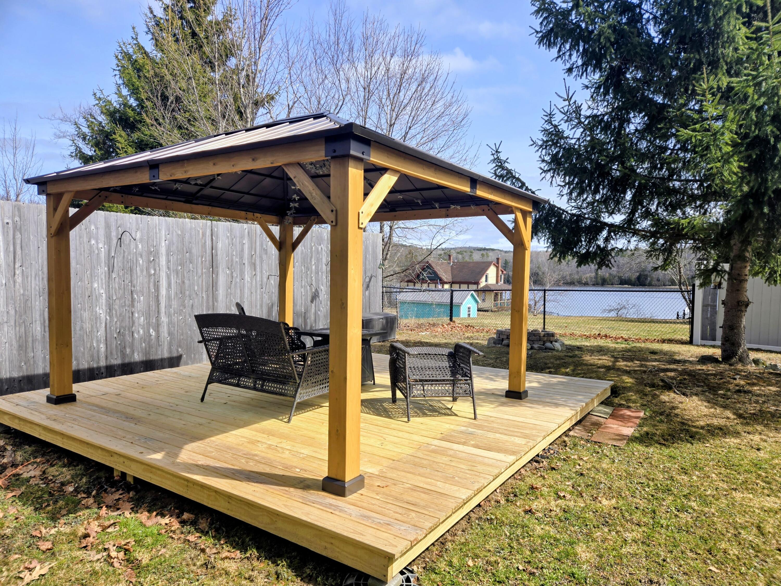 10 Pleasant Street Winterport ME 04496