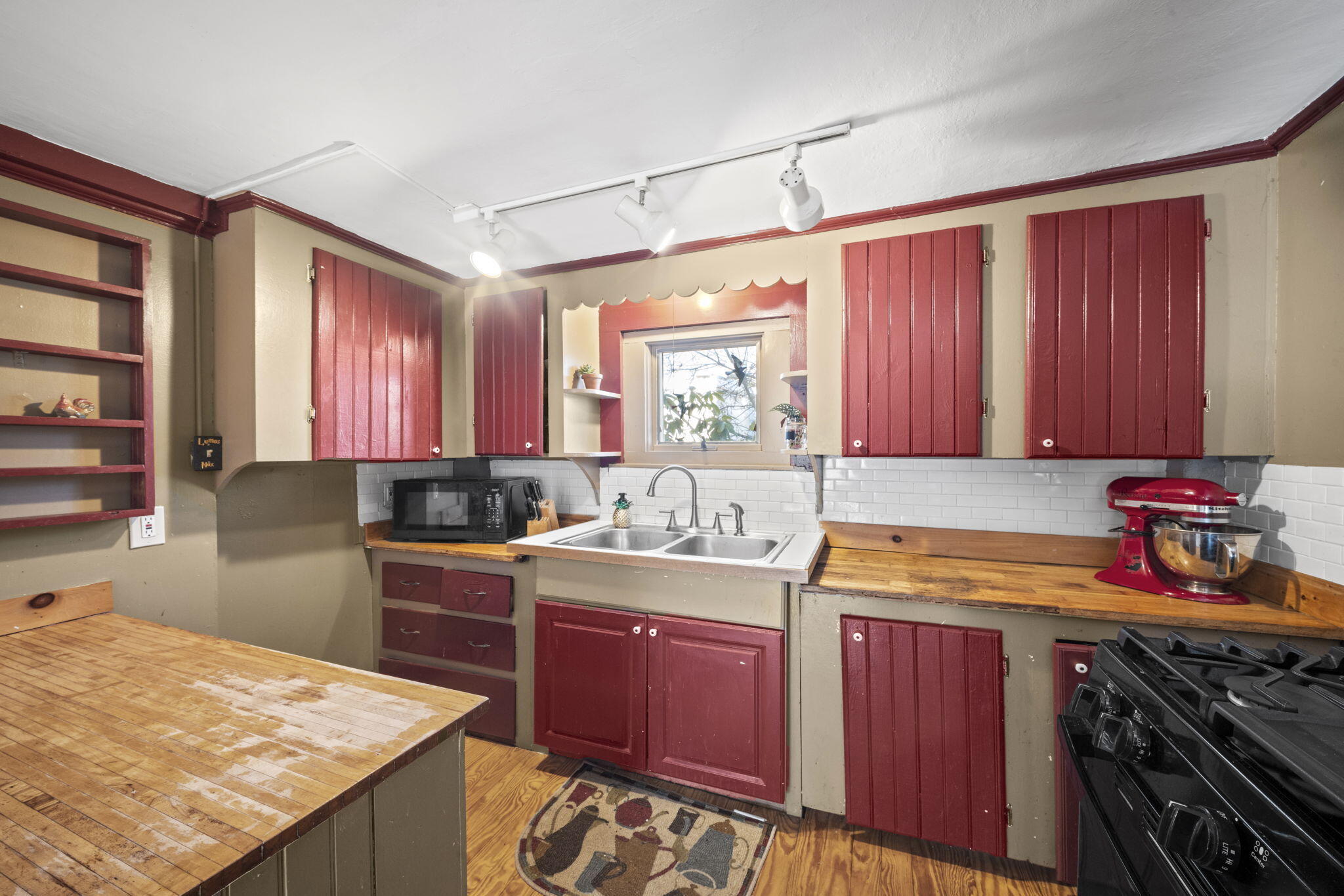 1097 Pequawket Trail Standish ME 04085